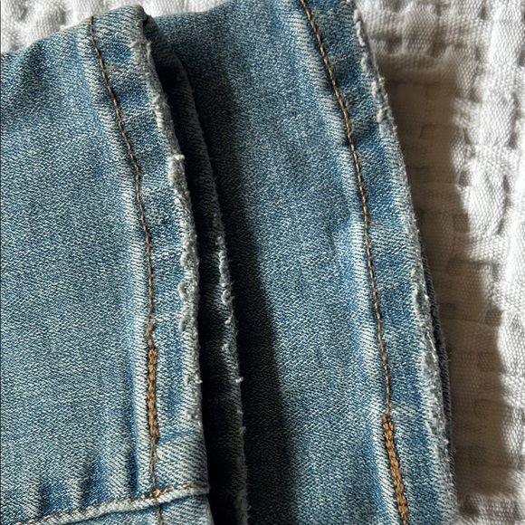 Levi's Blue Slim Fit Jeans with Classic Stitching - Picture 12 of 13
